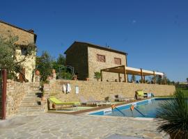 Hotel fotografie: Beautiful Holiday Home in Vinci with Swimming Pool