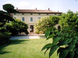 Zdjęcie hotelu: Quaint Mansion in Stagno Lombardo with Garden