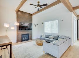 Hotel Photo: Modern Lawrence Home with Patio Less Than Half-Mi to U of K!