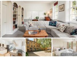 ホテル写真: 6 Bedroom City Centre Georgian Town House - Abbey & Baths-2 min walk