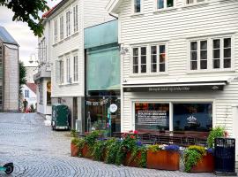 Hotel Photo: Charming Rooftop Apartment in Heart of Stavanger