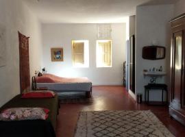 Hotel foto: Le Palazzo d'Orgon - chambre d'hôtes dans les Alpilles