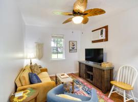 Hotel fotoğraf: Charming Dtwn Retreat 1 Mi to Ocean Springs Beach