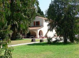 Hotel Foto: A semi detached bungalow with AC near the coast of Tuscany