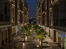luxury 3BR Condo Near the Boulevard, hotel in Riyadh