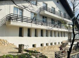 Комплекс Тополица -The beautiful view, hotel in Aytos