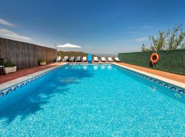 Hotel Photo: 21 Sleeps Private Pool Villa & BBQ Near Barcelona