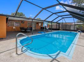 호텔 사진: Inviting 7-Bedroom home - Private screened pool