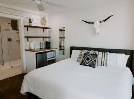 Hotel Photo: Downtown Studio 3 at Beer Ranch Project Inn