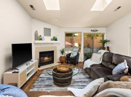 Hotel Foto: Cozy Tacoma Home with Patio, Walk to Beach!