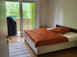 מלון צילום: 3 Zimmer Wohnung mit 2 Schlafzimmer Wohnzimmer Küche in Neu Ulm