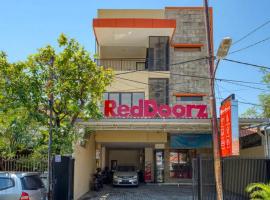 Фотографія готелю: RedDoorz Syariah near Airlangga University Campus B