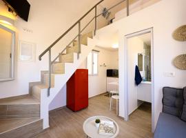 รูปภาพของโรงแรม: Santorini cycladic house for 2 persons by MPS