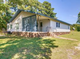 Hotel Photo: Cookson Vacation Rental with Spacious Yard and Porch!