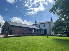 Hotel Foto: Rural Family Farmhouse with Countryside views