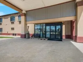 Quality Inn & Suites Oklahoma City North, хотел в Едмънд