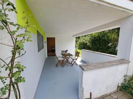 Hotel Photo: Romantischer studio mit grosser Terrasse