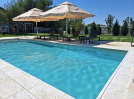 Hotel foto: Modern 3 bedroom house with a private pool