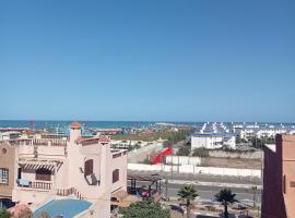 होटल की एक तस्वीर: Villa quelques mètres de la plage avec vue sur mer toit et balcons