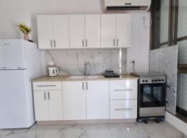 Zdjęcie hotelu: New Stylish Apartment with Balcony Close to Tel Aviv