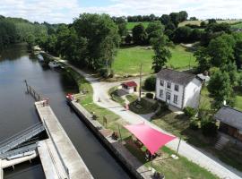 Hotel Foto: Le Port, Refuges du Halage