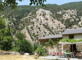 Hotel Photo: Maison traditionnelle catalane avec jardin