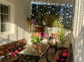 Alba 2 apartamento y Alba 3 habitación con baño、プエルト・デル・ロサリオのホテル