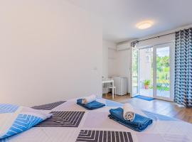 New 4 star Room M&A in town Cres, ξενοδοχείο σε Cres