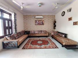 होटल की एक तस्वीर: Fully furnished Duplex with Private Terrace