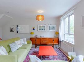 होटल की एक तस्वीर: Fun & Family Friendly 2BD Flat - Bethnal Green