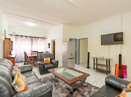 Wood Road Guest Lodge, hotel i Victoria Falls