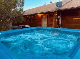 Hotel fotoğraf: A Cozy Cabin Escape in Tijeras-Hot Tub-Game room-Pet Friendly!