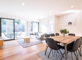 Hotel kuvat: Cozy 4BR Getaway w/ Parking - 600m to Chadstone!