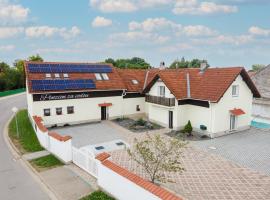 PENZION ZA VODOU, ξενοδοχείο σε Sezemice