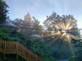 Fontana @ Sky Ridge Yurts, hotel in Bryson City
