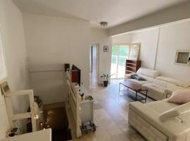 מלון צילום: Spacious 1BR Gem in the Carmel Center