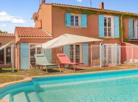 Hotelfotos: Awesome Home In Gignac-la-nerthe With Outdoor Swimming Pool And 5 Bedrooms