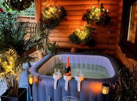 Domy z Bala - Domki ogrzewane - JACUZZI, SAUNA, lody, popcorn, ryba wedzona i ognisko w cenie!, Hotel in Dziwnówek