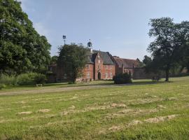 A picture of the hotel: Spixworth Hall Cottages