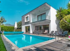 होटल की एक तस्वीर: Star Villa with private heated pool in funchal