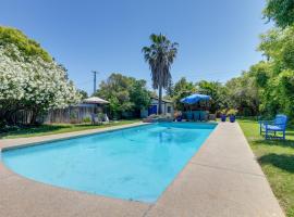 Hotel foto: Family Home with Pool about 7 Mi to Downtown Sacramento!