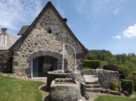 Hotel fotoğraf: Gîte Crandelles, 2 pièces, 2 personnes - FR-1-742-88