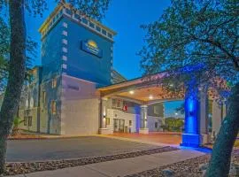 Days Inn & Suites by Wyndham San Antonio North/Stone Oak