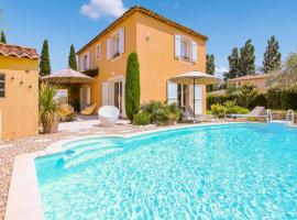รูปภาพของโรงแรม: Nice Home In Morires-ls-avignon With Private Swimming Pool, Can Be Inside Or Outside