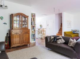 होटल की एक तस्वीर: Spacious and kids-friendly modernized farmhouse near city of Cologne