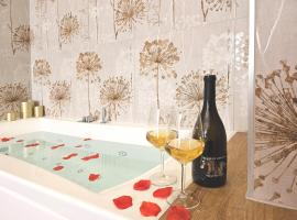 12 min da Venezia - Enide Luxury House, hotel in Mira