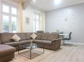 होटल की एक तस्वीर: Apartment in Wuppertal - Charmante 3-Zimmer-Oase mit Kamin und Badewanne