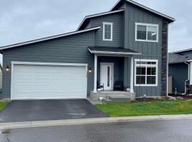 ホテル写真: Post Falls Hideaway New 4 Bedroom Home Short Term