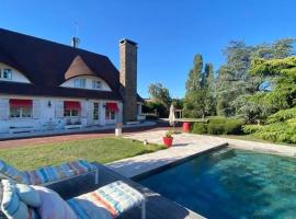 Hotelfotos: Villa avec piscine dans un cadre idyllique 8 personnes