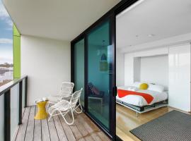 Zdjęcie hotelu: Live the Seaside Lifestyle in Modern St Kilda Gem